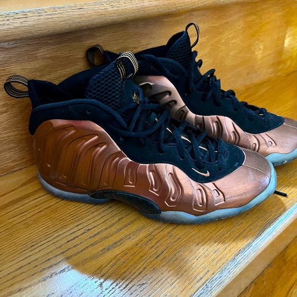 Nike Foamposite bronze sneakers - Picture 1 of 2